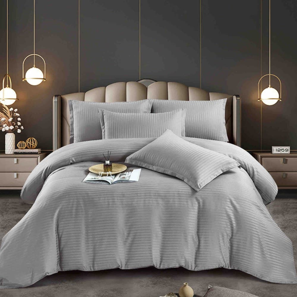 Set Lenjerie de Pat Model Damasc, Cearceaf cu Elastic, 6 Piese, Pat 2 Persoane - gri deschis Set Lenjerie de Pat Model Damasc, Cearceaf cu Elastic, 6 Piese, Pat 2 Persoane - gri deschis