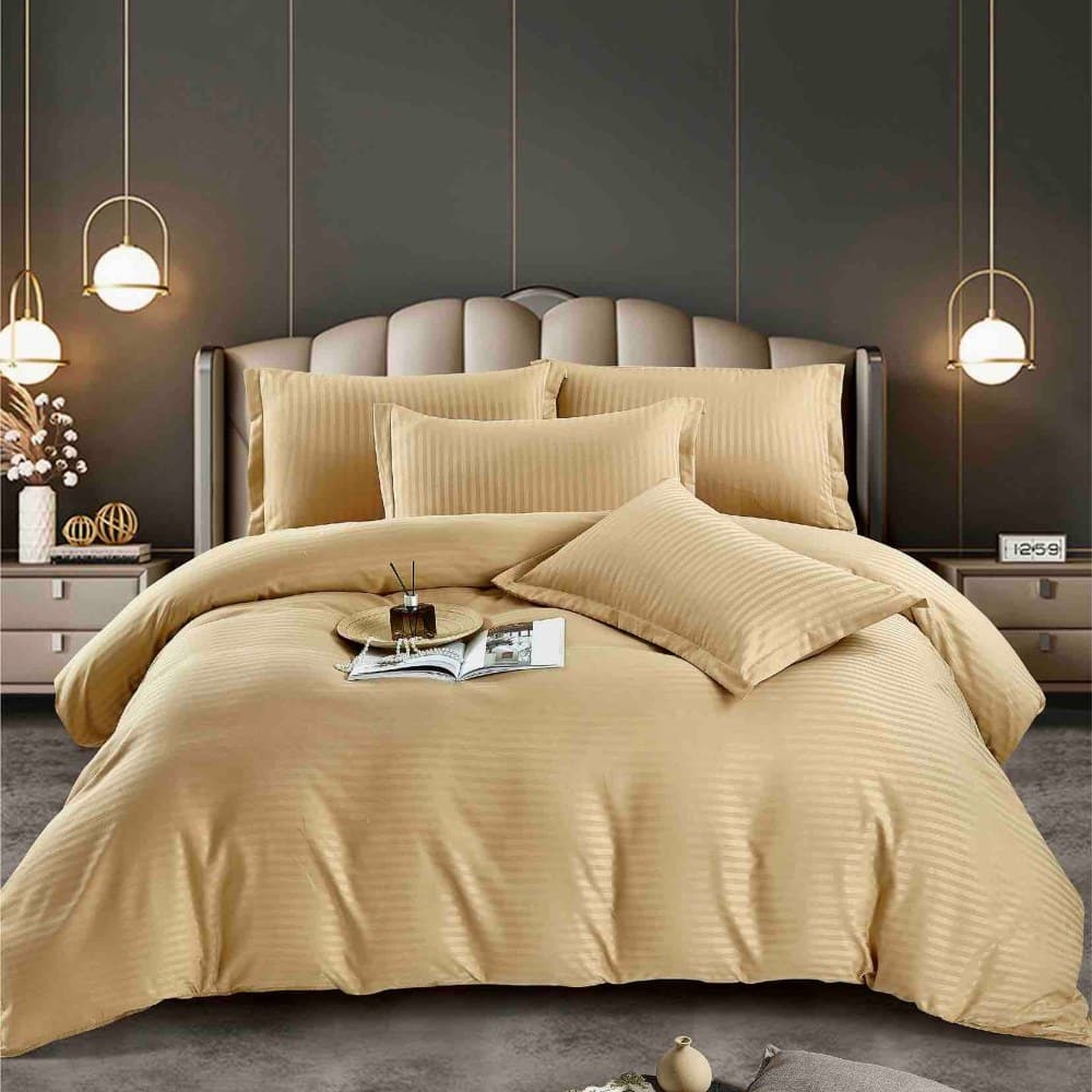 Set Lenjerie de Pat Model Damasc, Cearceaf cu Elastic, 6 Piese, Pat 2 Persoane - Mustar Set Lenjerie de Pat Model Damasc, Cearceaf cu Elastic, 6 Piese, Pat 2 Persoane - Mustar