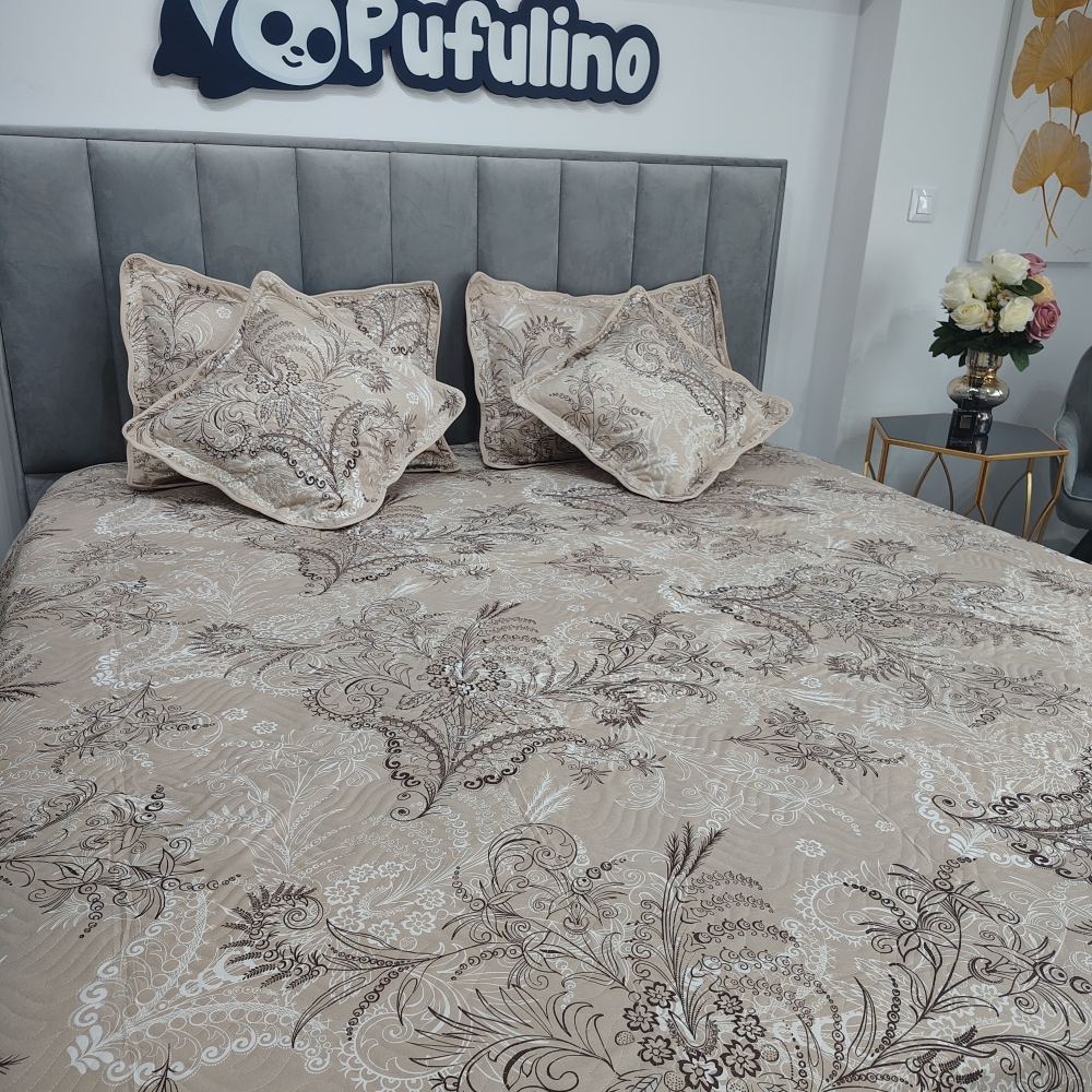 cuvertura de pat bej cu floricele (2) cuvertura de pat bej cu floricele (2)