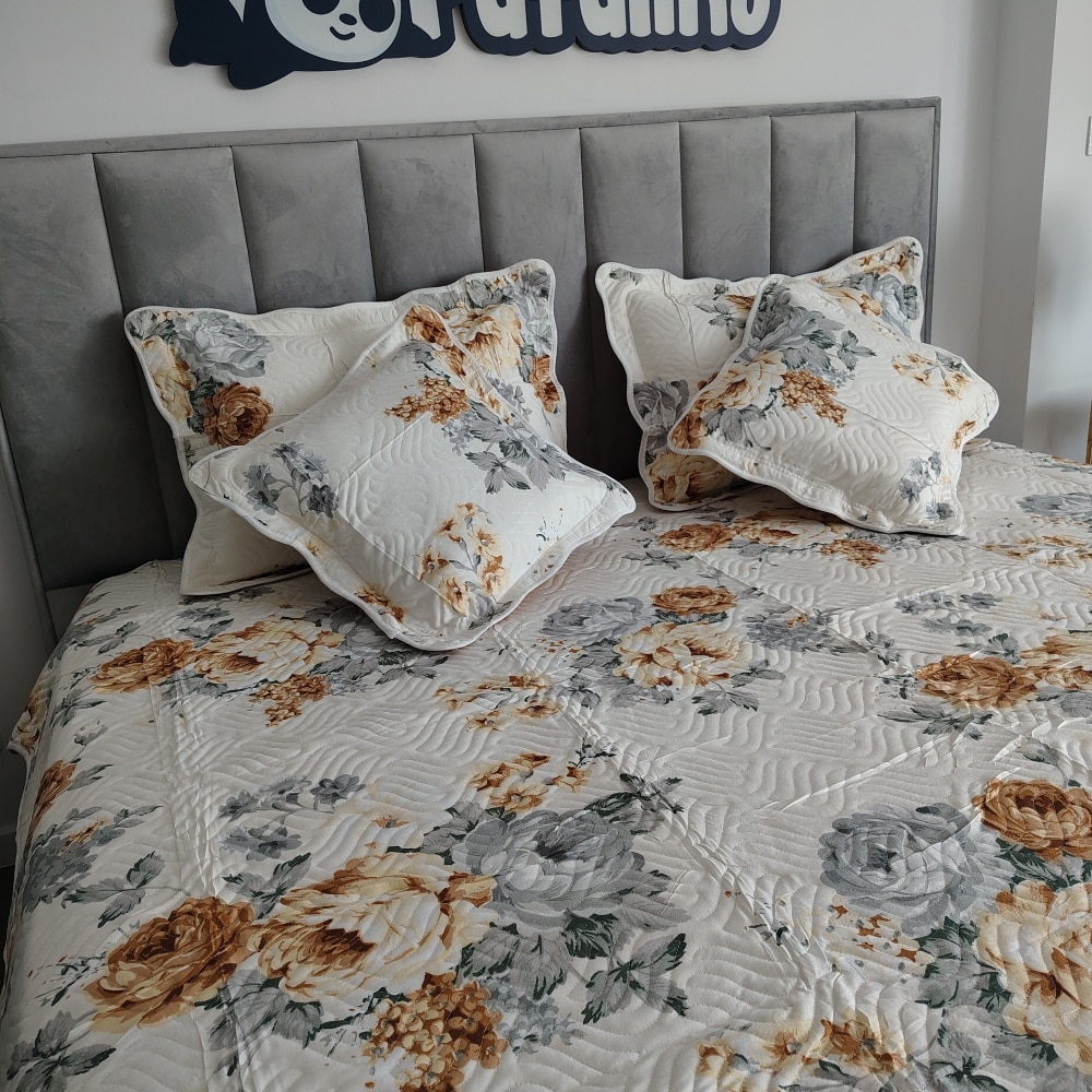 cuvertura de pat cu trandafiri (1) cuvertura de pat cu trandafiri (2)