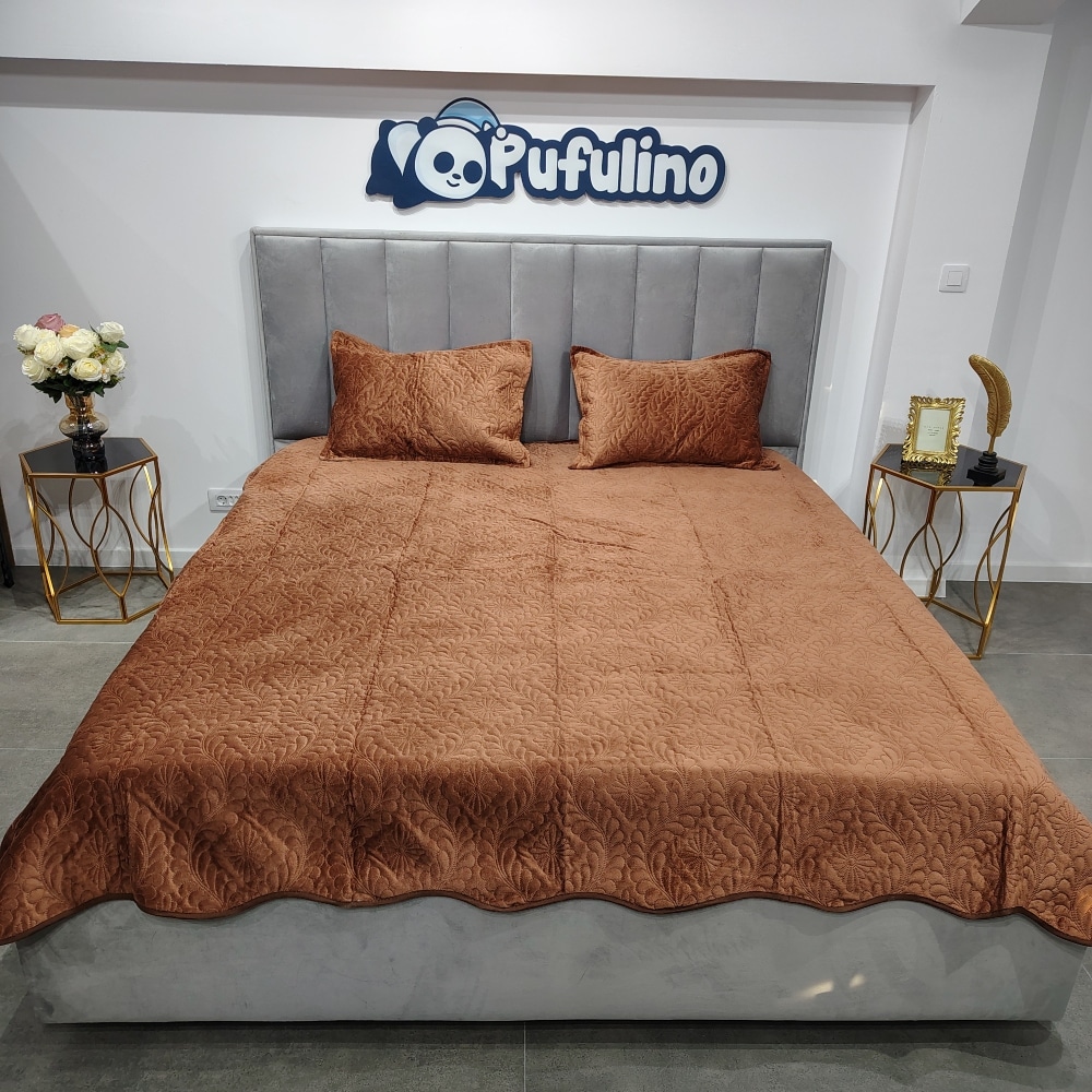 Cuvertura catifea maro