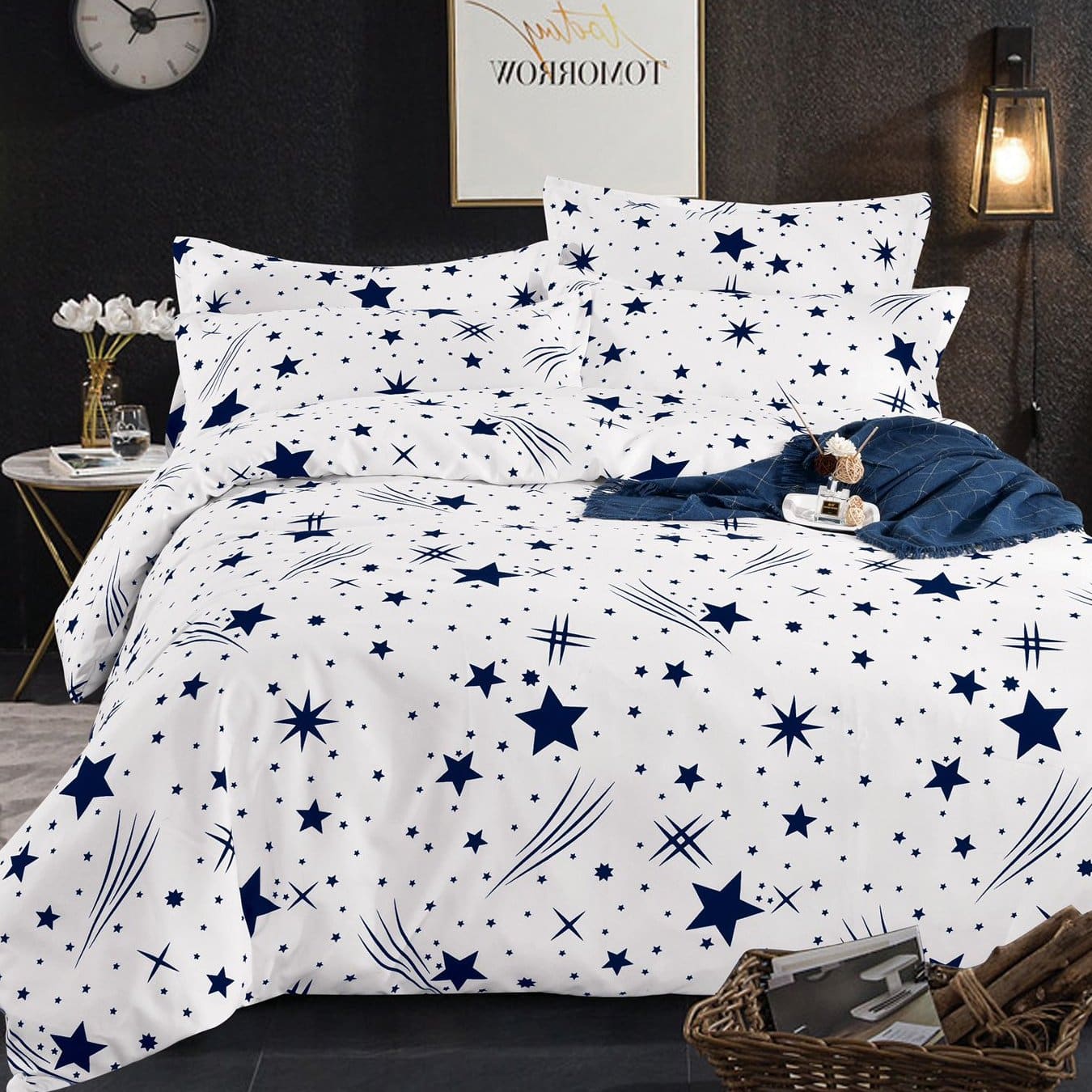 lenjerie alba cu stelute albastre lenjerie alba cu stelute albastre