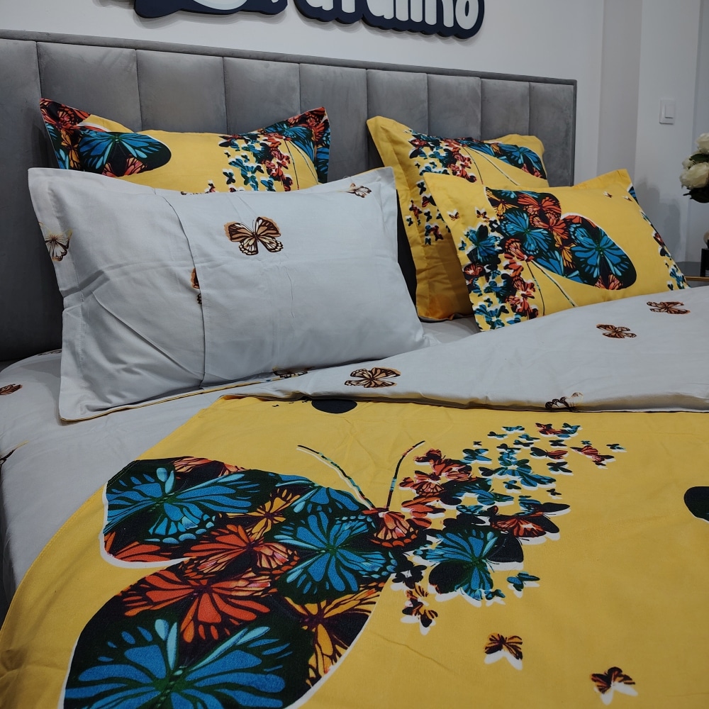lenjerie de pat galbena cu fluturi (1) lenjerie de pat galbena cu fluturi (2)