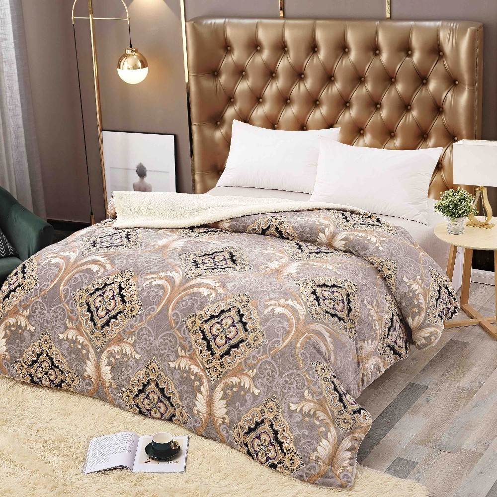 patura cu blanita bej cu ornamente patura cu blanita bej cu ornamente