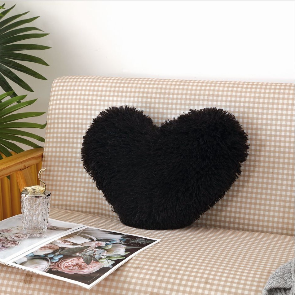 perna decorativa model inimioara negru perna decorativa model inimioara negru