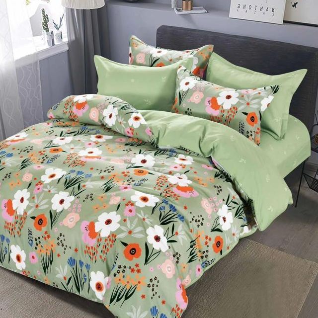 lenjerie verde cu flori multicolore lenjerie verde cu flori multicolore