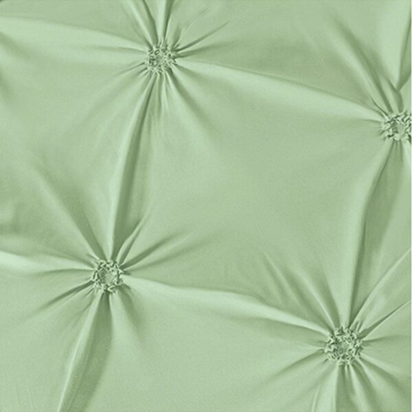 lenjerie cu pliuri verde deschis - aproape