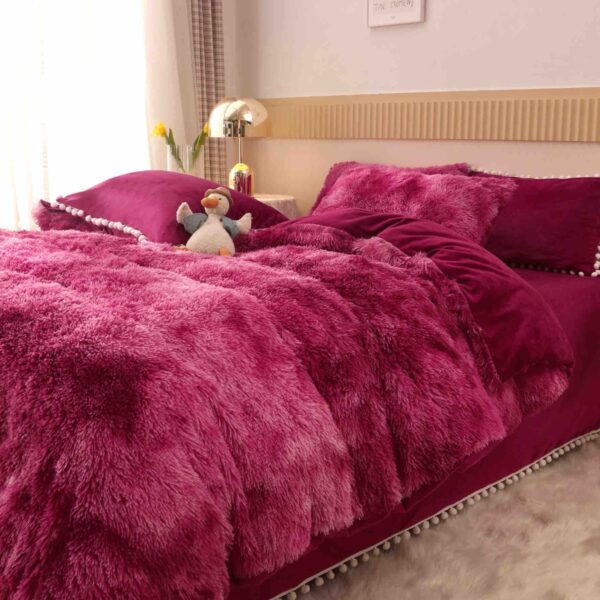 lenjerie cocolino fluffy rosu degrade aproape