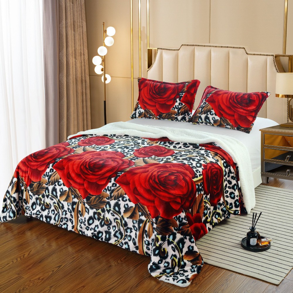 patura cu blanita + fete de perna cu trandafiri patura cu blanita + fete de perna cu trandafiri