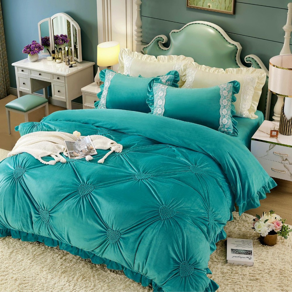 lenjerie pufoasa din catifea turcoaz lenjerie pufoasa din catifea turcoaz