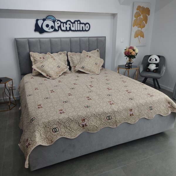 cuvertura de pat bej cu ursuleti (1)