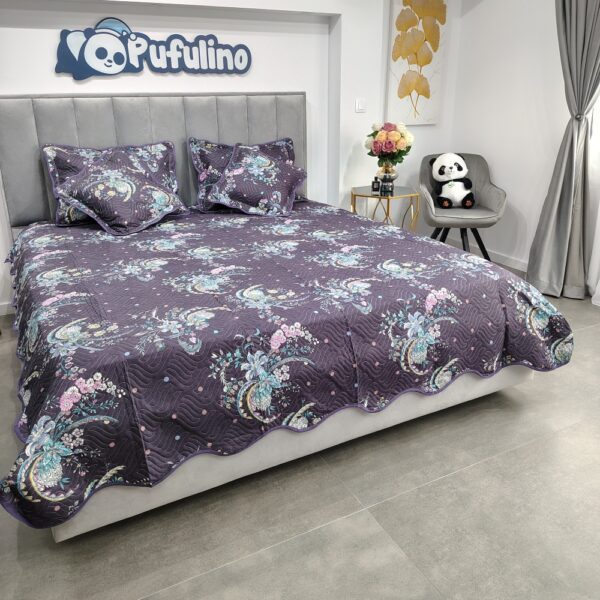 cuvertura de pat mov cu ornamente