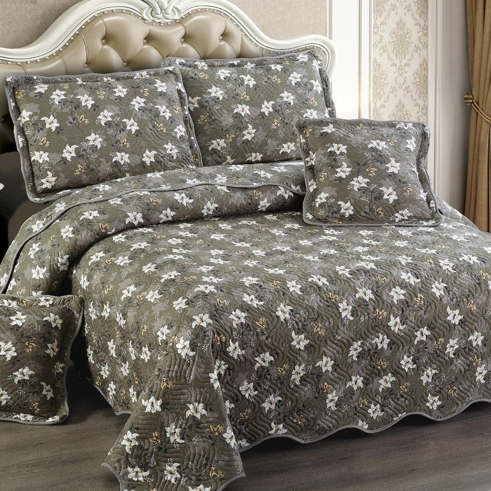 cuvertura maro cu flori cuvertura maro cu flori