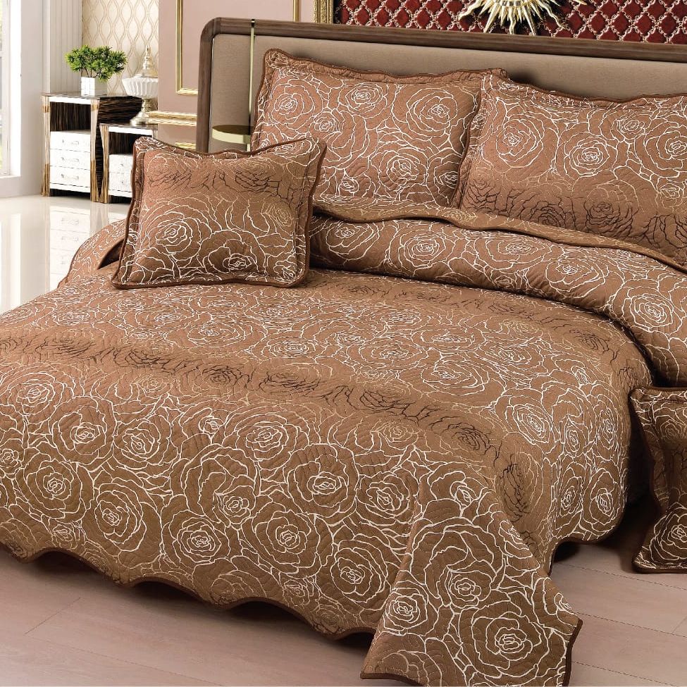 cuvertura maro cu trandafiri cuvertura maro cu trandafiri