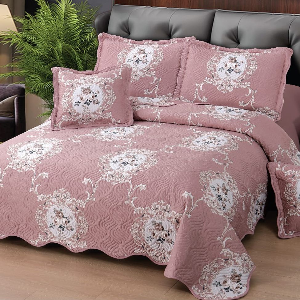 cuvertura roz cu ornamente si flori cuvertura roz cu ornamente si flori