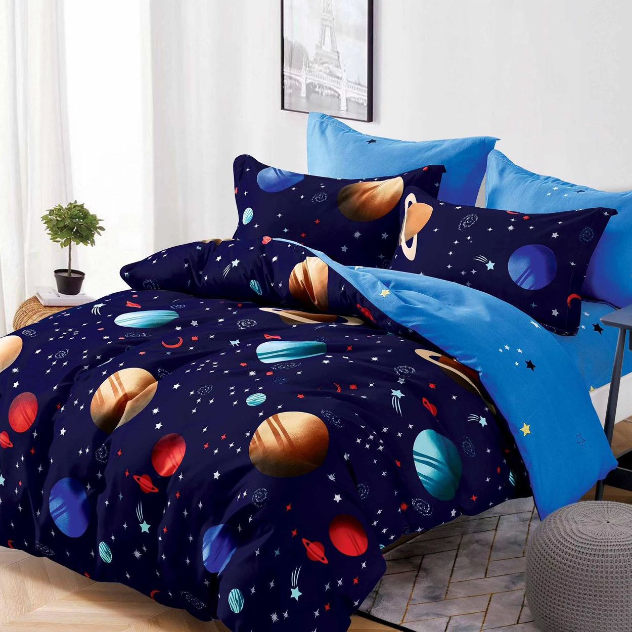 lenjerie albastra cu planete lenjerie albastra cu planete