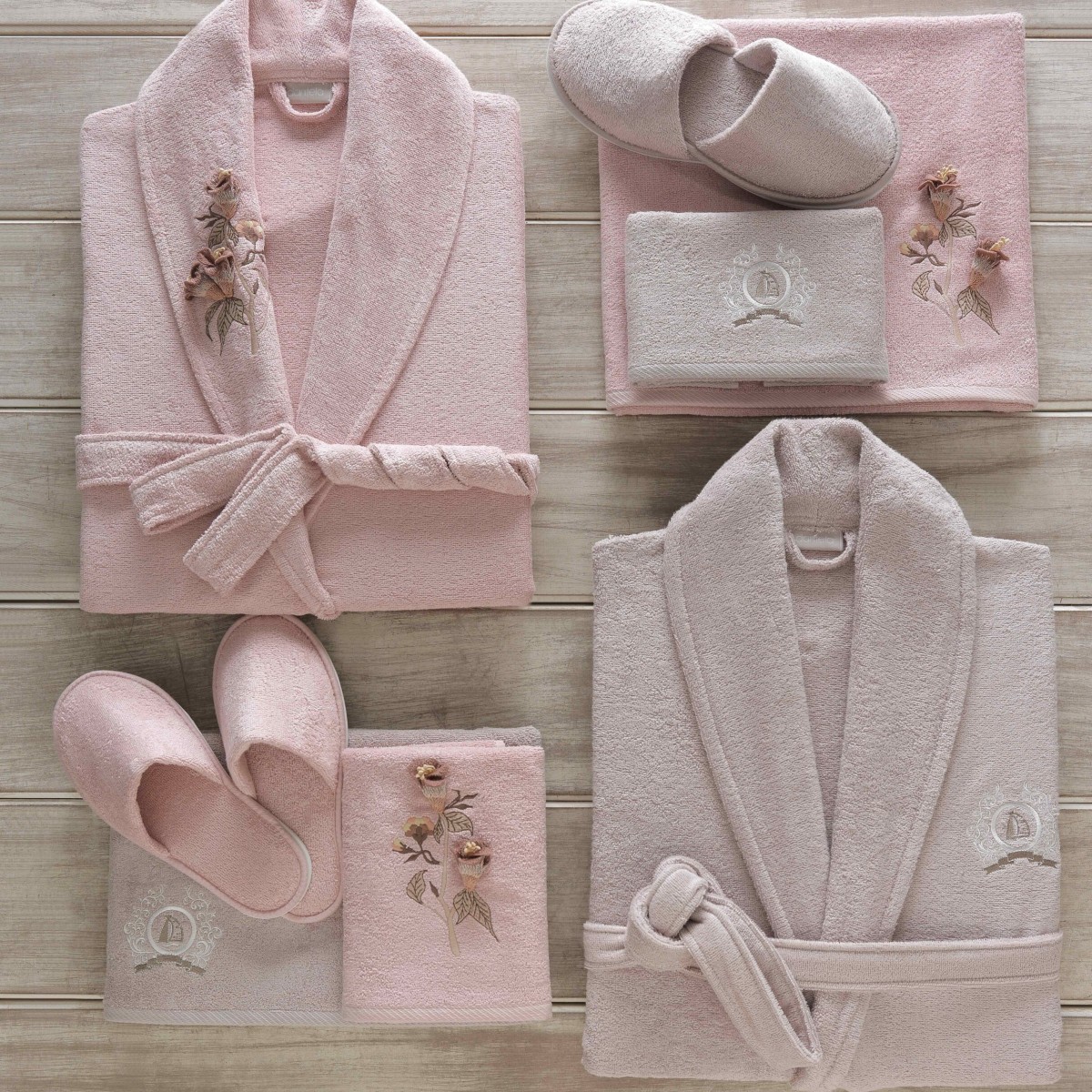 ANETTA-3D-NAKISLI-BORNOZ-SETI-PUDRA-TASS-YAKIN-scaled-1