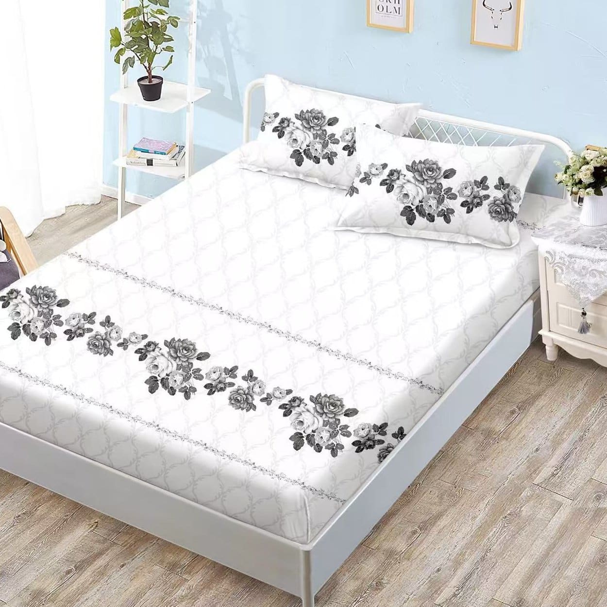 husa de pat din finet alba cu trandafiri negri husa de pat din finet alba cu trandafiri negri