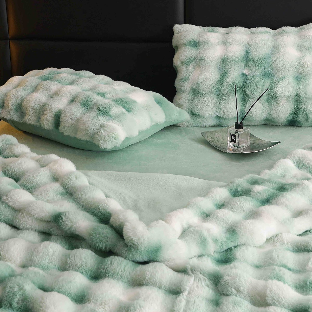 lenjerie blanita iepure alb verde perne lenjerie blanita iepure alb verde perne