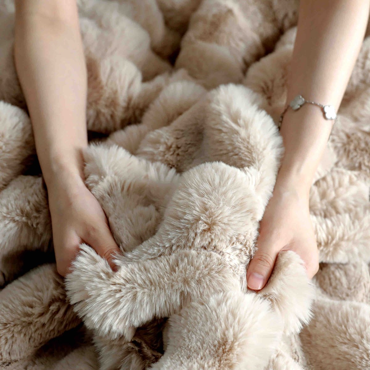 lenjerie de lux blanita iepure cappuccino material lenjerie de lux blanita iepure cappuccino material