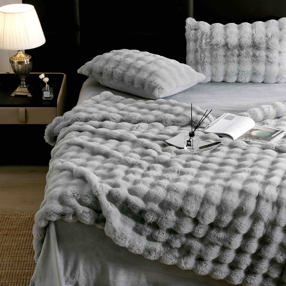 lenjerie de lux blanita iepure gri deschis aproape lenjerie de lux blanita iepure gri deschis aproape