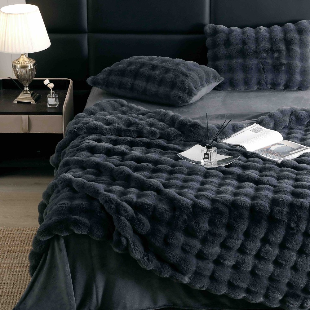 lenjerie de lux blanita iepure gri inchis aproape lenjerie de lux blanita iepure gri inchis aproape