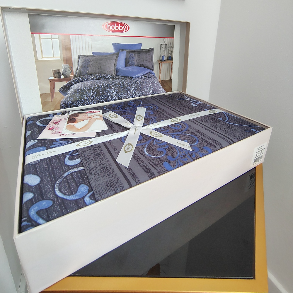 lenjerie de pat satin mov cu ornamente albastre lenjerie de pat satin mov cu ornamente albastre