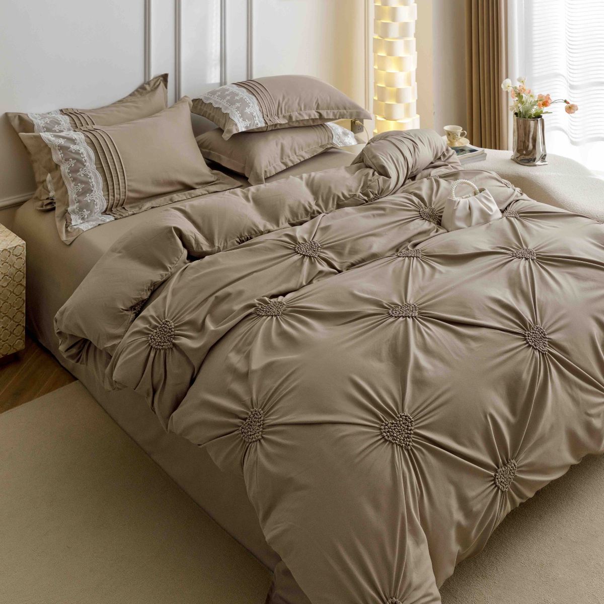 lenjerie pliuri inimioare maro aproape lenjerie pliuri inimioare maro aproape