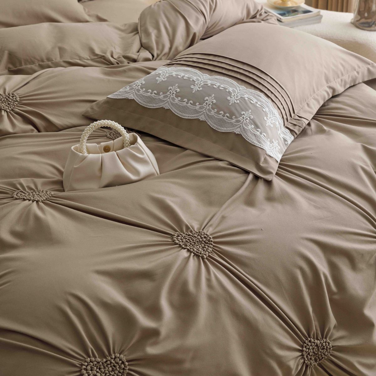 lenjerie pliuri inimioare maro perne lenjerie pliuri inimioare maro perne