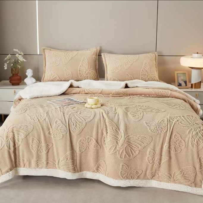 patura cu blanita fluturi tricot bej patura cu blanita fluturi tricot bej