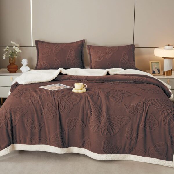 patura cu blanita fluturi tricot maro