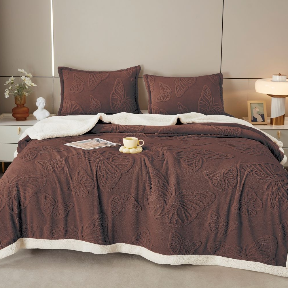 patura cu blanita fluturi tricot maro patura cu blanita fluturi tricot maro