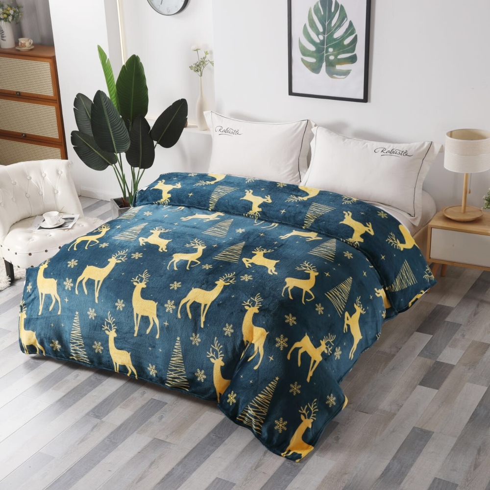 patura soft model de craciun albastra cu reni galbeni patura soft model de craciun albastra cu reni galbeni