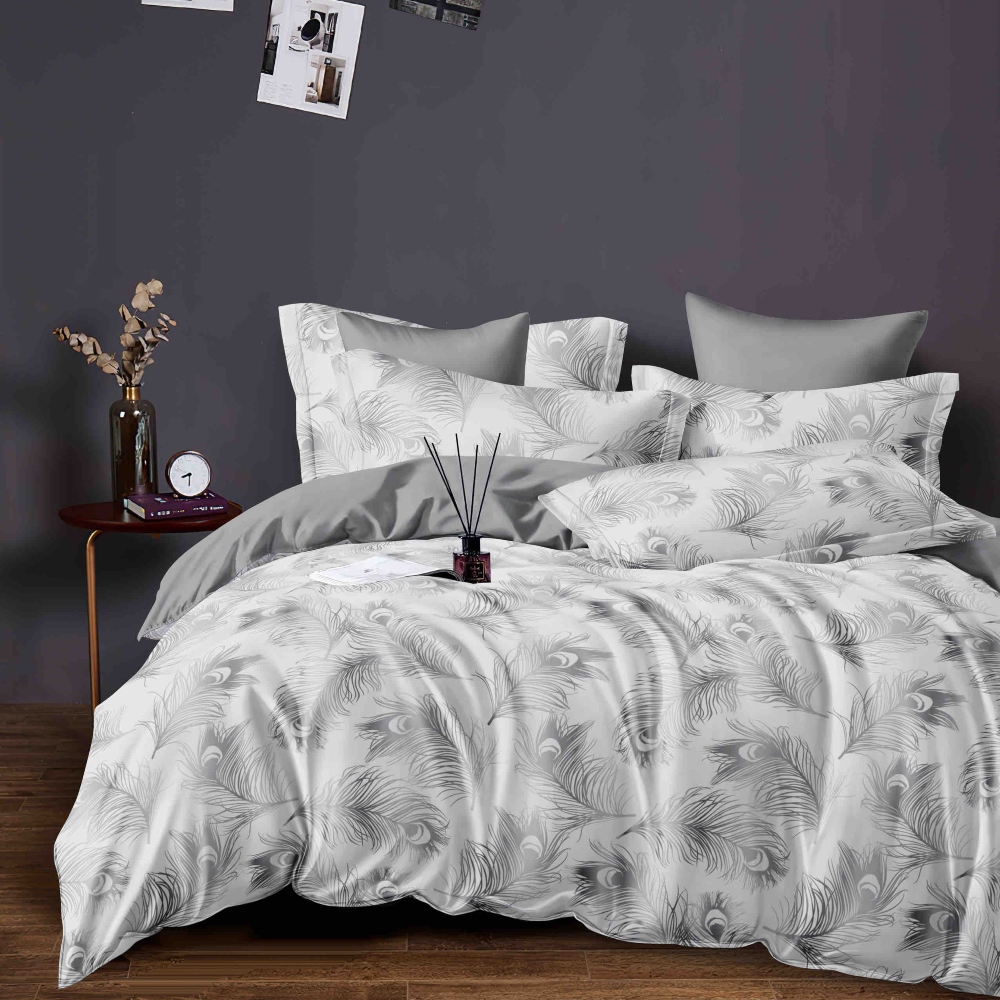 lenjerie alba cu pene gri lenjerie alba cu pene gri