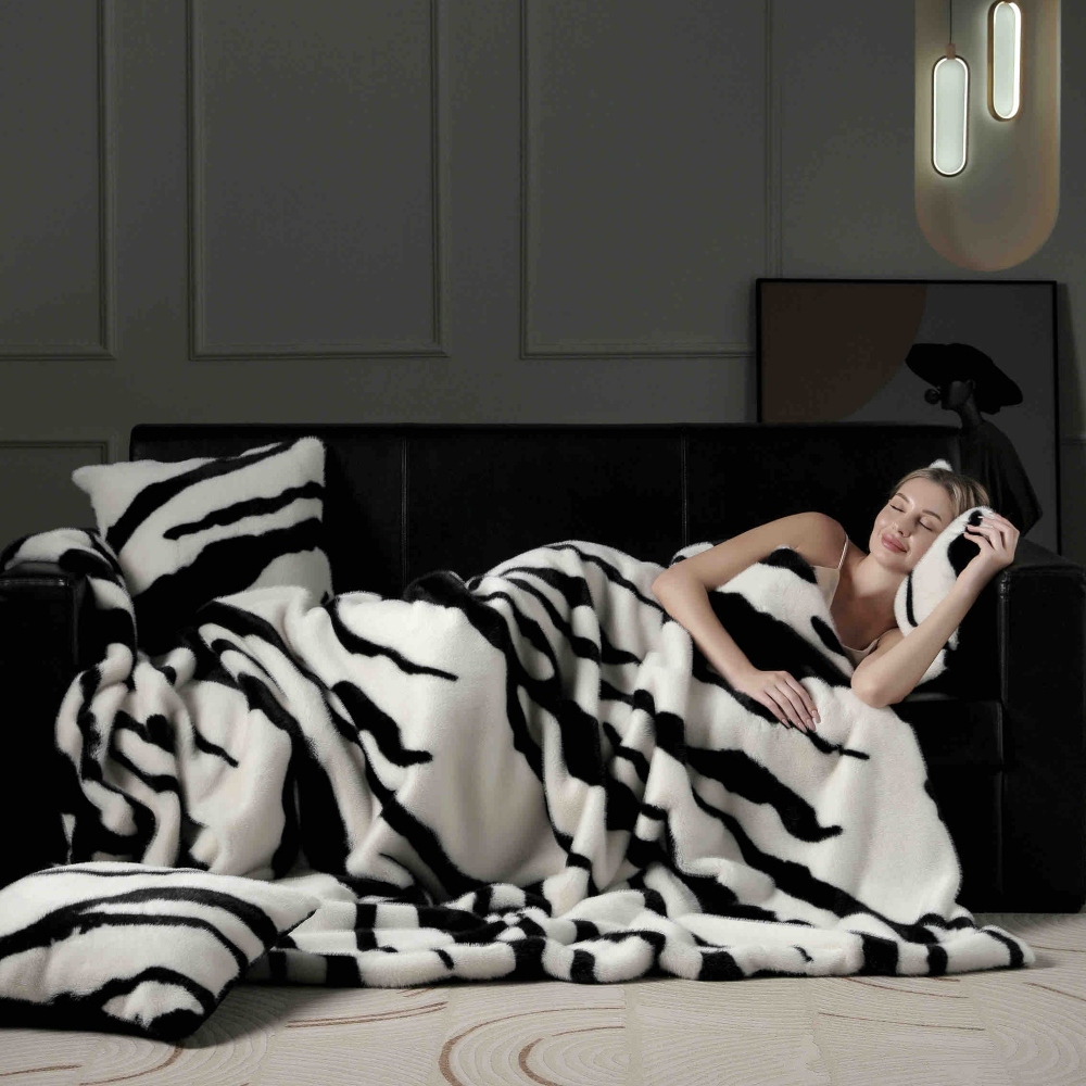 Patura cu blana de nurca zebra groasa