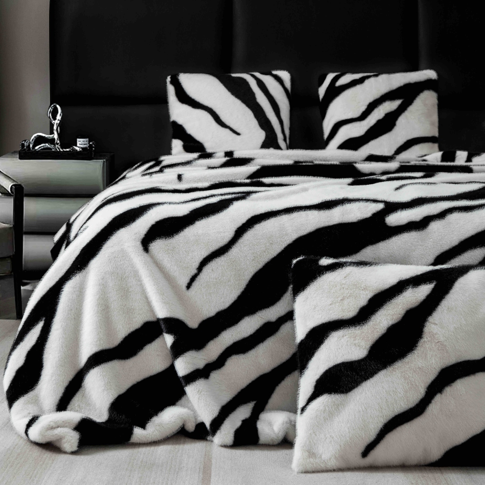 Patura cu blana de nurca zebra Patura cu blana de nurca zebra