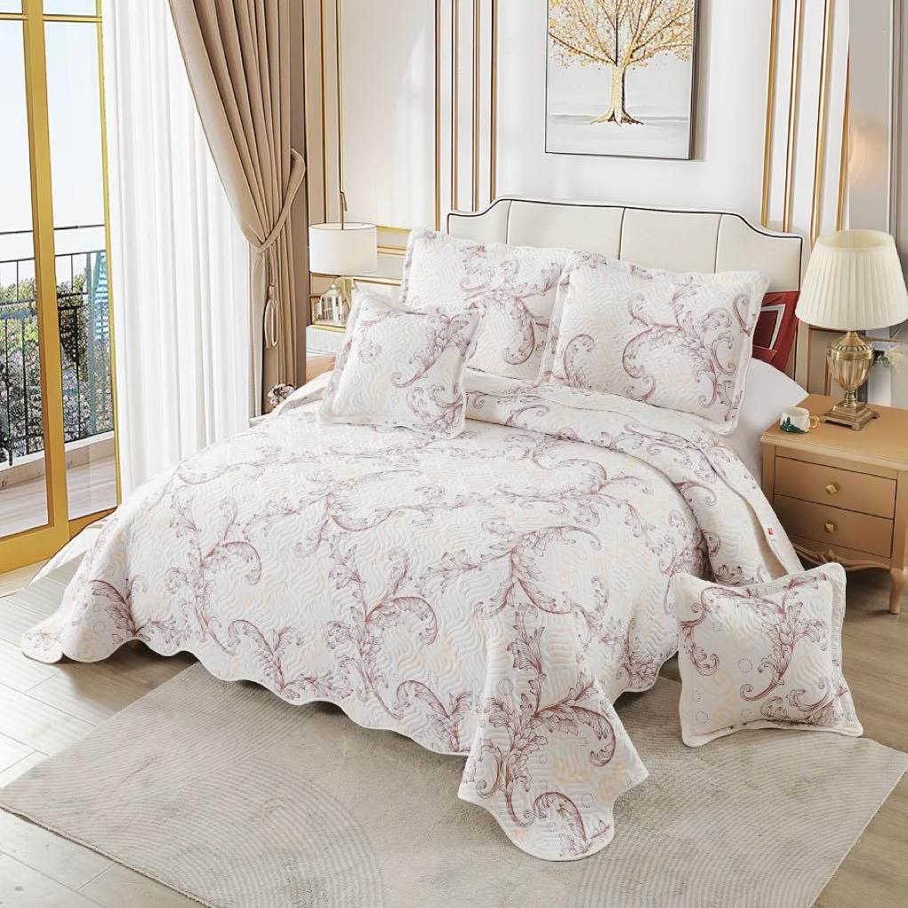 cuvertura alb ivory cu ornamente bej maro crem cuvertura alb ivory cu ornamente bej maro crem