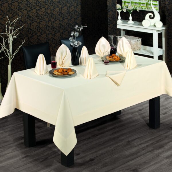 fata de masa honey crem cu servetele