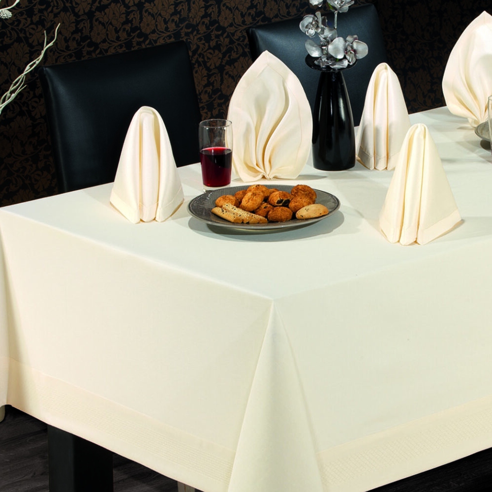 fata de masa honey crem cu servetele aproape fata de masa honey crem cu servetele aproape