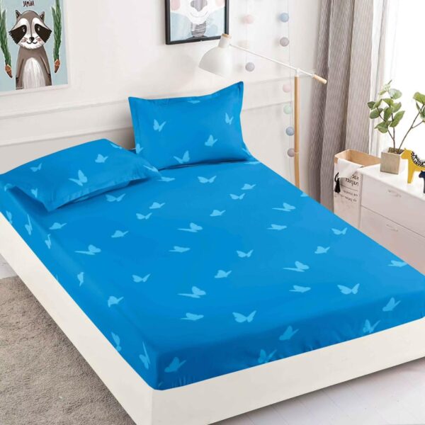 husa de pat albastra cu fluturi