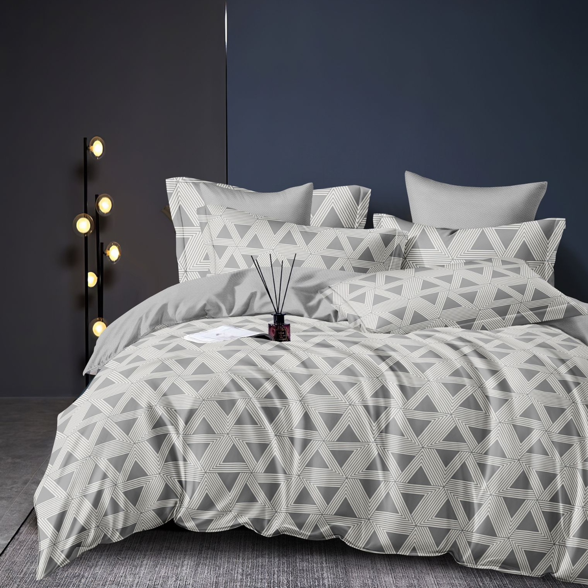 lenjerie gri cu triunghiuri lenjerie gri cu triunghiuri