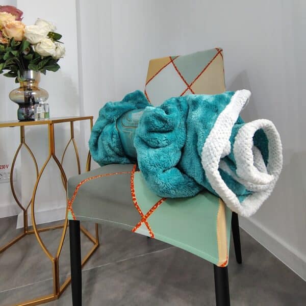 patura cu bordura turcoaz