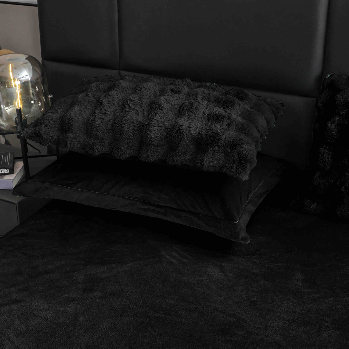 lenjerie blanita iepure negru perne lenjerie blanita iepure negru perne