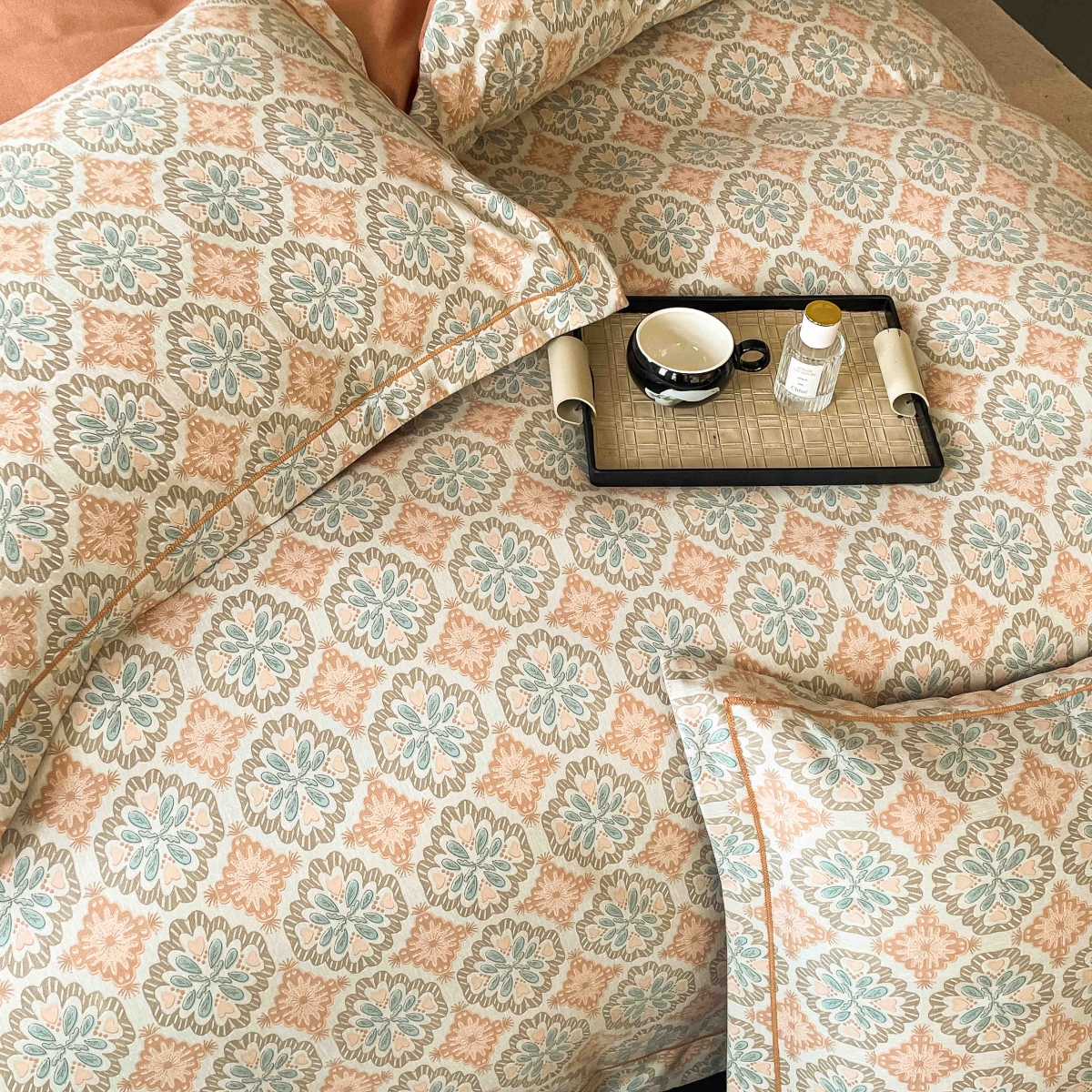 lenjerie la cutie din finet gri portocalie cu ornamente sus lenjerie la cutie din finet gri portocalie cu ornamente sus