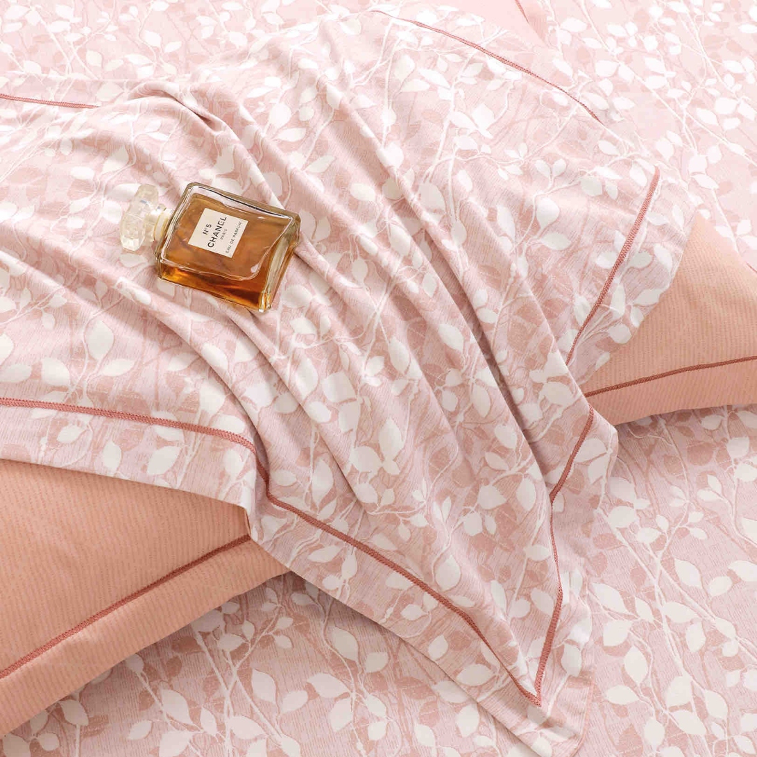 lenjerie la cutie din finet roz cu floricele sus lenjerie la cutie din finet roz cu floricele sus