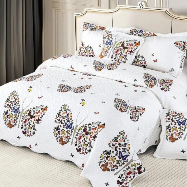 cuvertura alba cu fluturi colorati