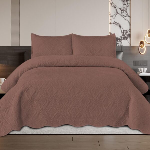 cuvertura catifea maro east comfort