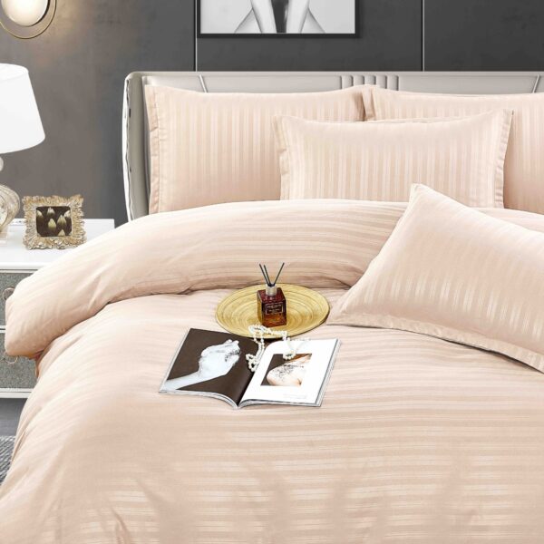 lenjerie damasc bej aproape