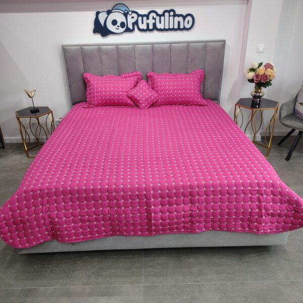 Cuvertura Brodata Magenta Design