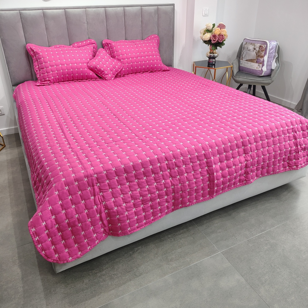 Cuvertura Brodata Magenta Profil Cuvertura Brodata Magenta Profil